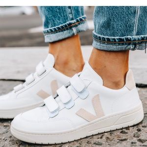 ISO these v lock velcro in size 38